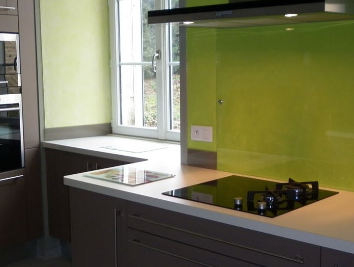 Crédence transparent avec fixation