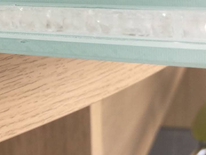 Dalle de plancher et Verre éclaté