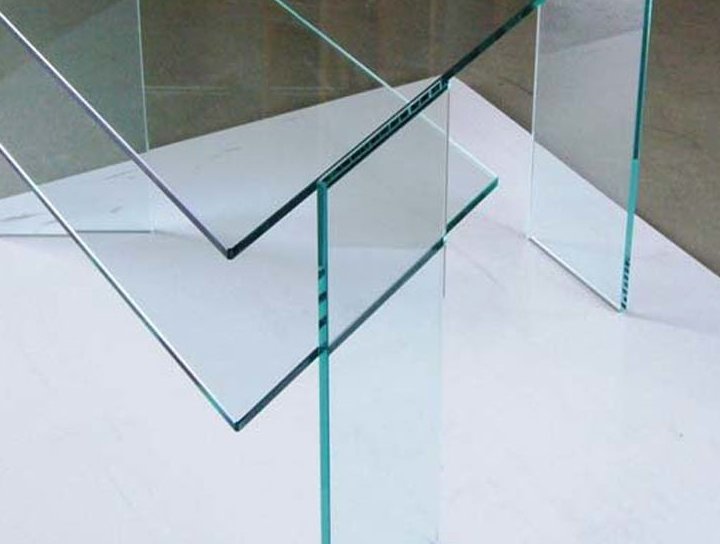 Table en verre par collage UV