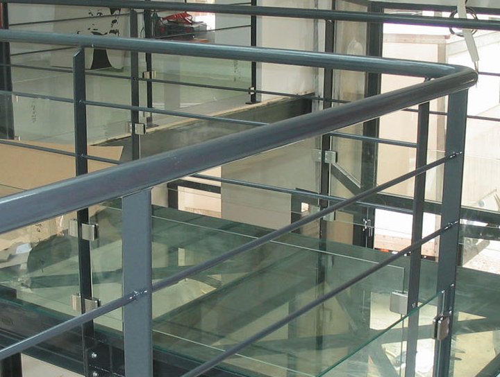 Dalle de plancher et garde corps en verre
